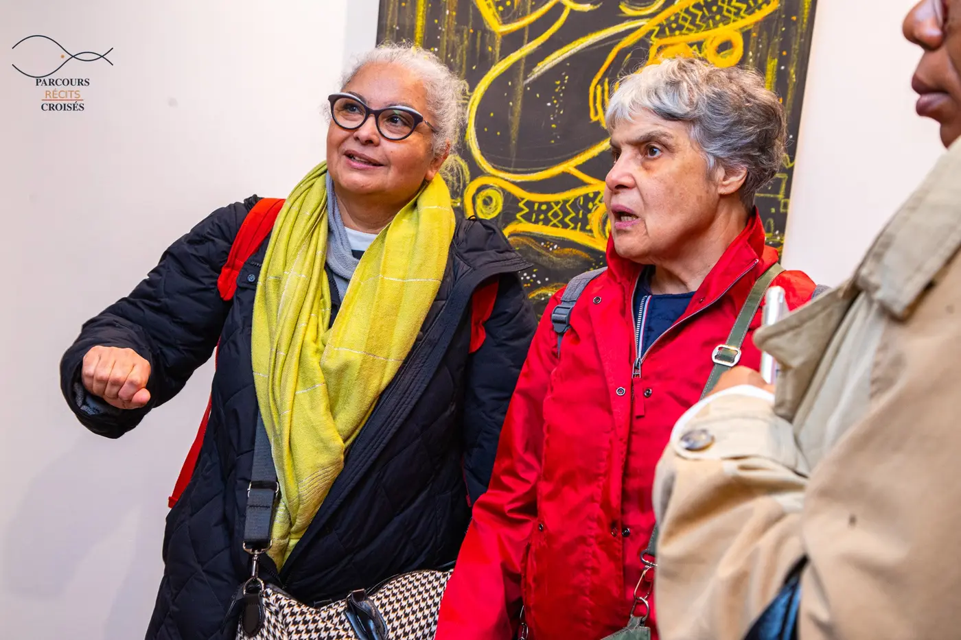 Échange entre participants pendant une rencontre culturelle